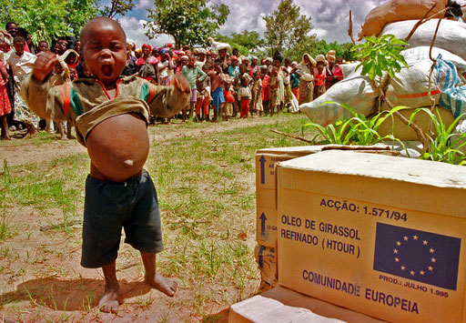 Kid screems on a food deliverage in Angola on November 1995.