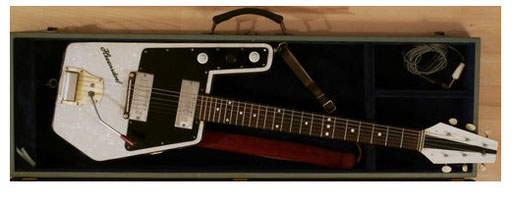 The Gibson Steinberger bass (above) reminds me of this Herrnsdorfer guitar model coming from the late GDR, the eastern German Republic. So it may be even older than the Gibson bass. Not mine, unfortunately. click to enlarge 