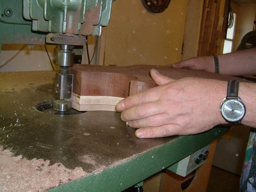 The monstrous router. Very powerful and scary. The plywood template leads the router in order to cut the precise body outline. Thomas did this for me. Thanks, Thomas!