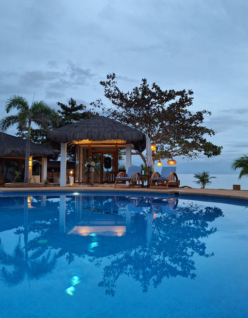 Cocktail au bord de la piscine du Salamangka Resort