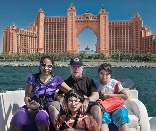 Bootstour im persischen Golf, im Hintergrund das Hotel Atlantis - Für uns nur Hintergrundkulisse, wir haben etwas günstiger übernachtet;)