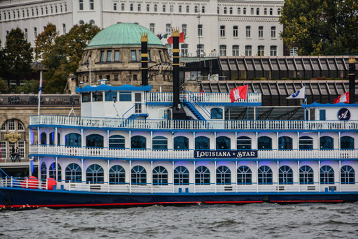 Mit dem Shuffleboat kannst du eine Hafenrundfahrt unternehmen