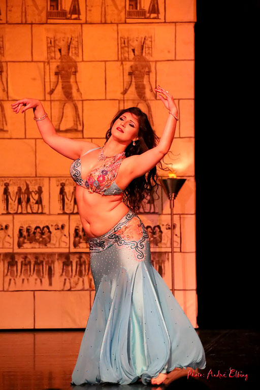 Orientalische Tänzerin Bauchtänzerin buchen Bellydance Bollywood Tänzerin