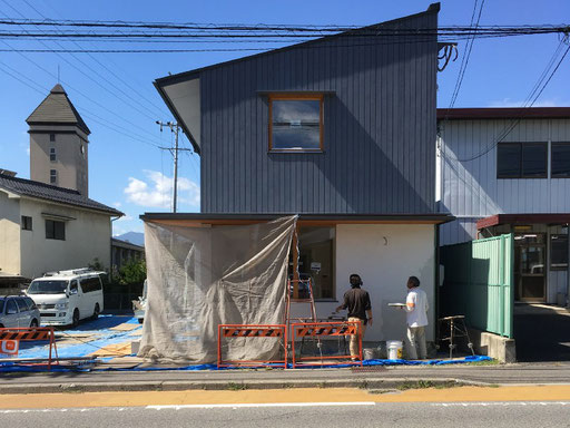 ベーカリーショップ　クロリ・BREAD＆LIFE　店舗併用住宅　松本市　新築工事　長野県松本市の建築家　建築設計事務所　左官仕上塗り　現場監理