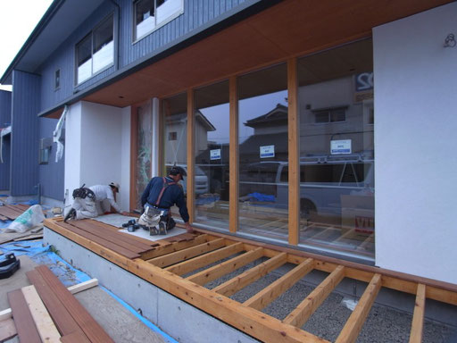 ベーカリーショップ　クロリ・BREAD＆LIFE　店舗併用住宅　松本市　新築工事　長野県松本市の建築家　建築設計事務所　エントランスデッキ工事　現場監理