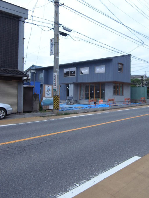 ベーカリーショップ　クロリ・BREAD＆LIFE　店舗併用住宅　松本市　新築工事　長野県松本市の建築家　建築設計事務所　モルタル下地塗り　現場監理