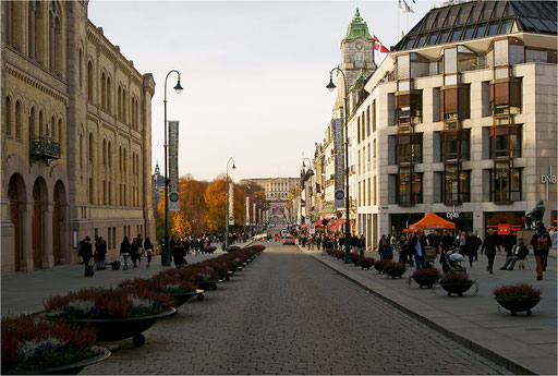 Karl Johanns gate in Oslo mit Blick auf das Schloss