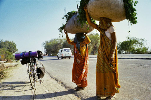 Indien - Radler auf der N 2 © www.radeln-weltweit.de