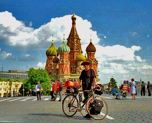 vor dem schönsten Gebäude in Russland