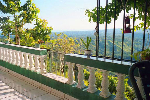 überwältigend der Panorama-Blick von der Terrasse aus