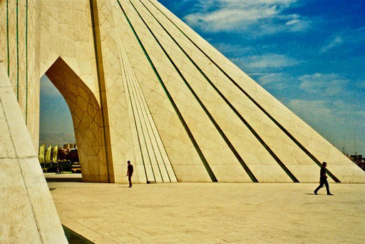 Prächtig der Asadi-Tower und Square in Teheran