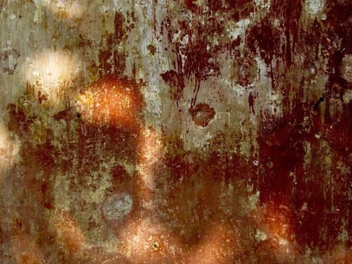 ein difuses Gemische an Leucht- und Erdfarben, gesehen in Vietnam