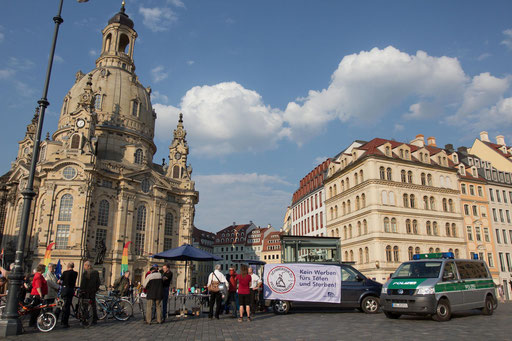 2014-04-30 Frauenkirche Dresden, Infostand Polizei