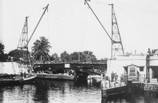 1921 wurde die noch heute genutzte Eppendorfer Brücke gebaut.