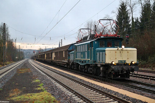Leerwagen von ERR European Rail Rent für die Saarstahl AG , Rail 4U 194 178 mit DGS 95548 Passau Grenze - Neunkirchen(Saar) Hbf in Dudweiler am 21.12.2012