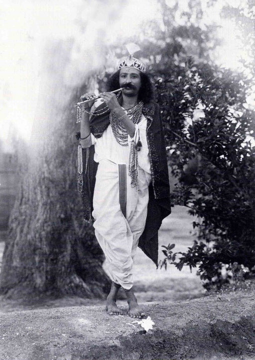 1928 : Meher Baba as Lord Krishna in Toka, India. Courtesy of LM p. 1031