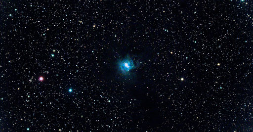 Irisnebel mit dem enthaltenden offenen Sternhaufens NGC 7023 im Sternbild Kepheus am Nordsternhimmel am 27.04.2024 bei recht dunstigem Himmel / Vespera II