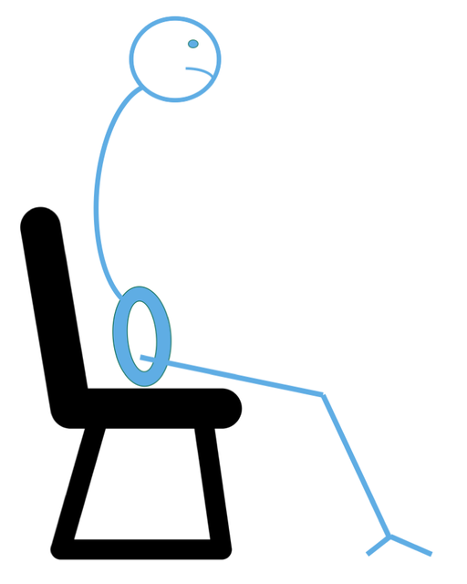 Zeichnung zeigt ein zusammen gesunkenes Strichmännchen mit Rundrücken auf einem dick gepolsterten Stuhl
