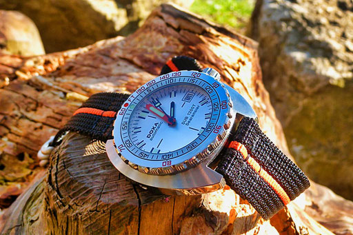 Zulu Split »Stripey Orange« an Doxa Searambler 1200 T