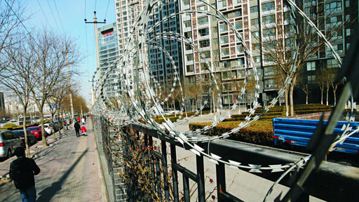 Gated community with barbed wire in the heart of Beijing. Simon Song, 2016.