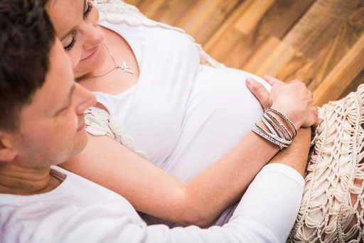 Schangerschaftsbilder, Babybauchfotos, Shooting im Fotostudio in Wittenberge (Prignitz).