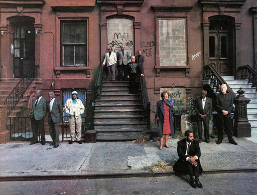 En 1995, le magazine Life a réuni 10 des 12 musiciens survivants de la photo de Kane, et Gordon Parks les a photographiés là où ils se trouvaient en 1958