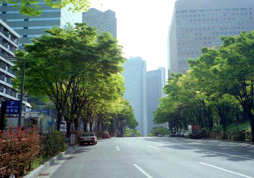 Sonntagmorgen in Tokio - fast kein Verkehr auf den Avenuen