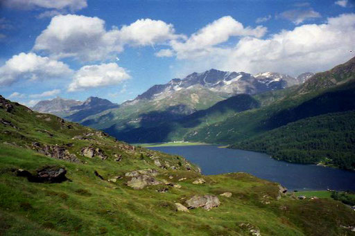 Blick hinüber zum Corvatsch und auf den Silser-See