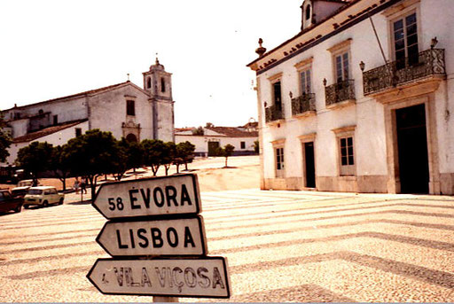 in Estremoz - das erste Wegschild nach Lisboa