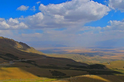 Blick zurück auf das schöne Ala-Bel-Tal - hier nahm ich emotional  Abschied von Kirgistan