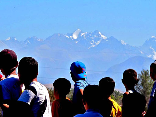 die schneebedeckten Berge des Tia-Shan