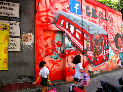 Graffiti zum Strassenbahn Unglück in Rio 2011