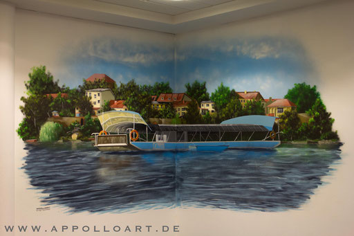 Wir haben für die schöne Stadt am See nun endlich das neue Wandbild in der Stadtverwaltung fertig, vor dieser Kulisse wird nun immer die Infos und Reportagen über die Stadt bekannt gegeben. Liebe Grü