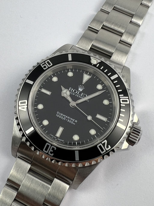 VINTAGE ROLEX SUBMARINER NO DATE TWO LINER REF: 14060 BOX & PAPIERE VON 2000