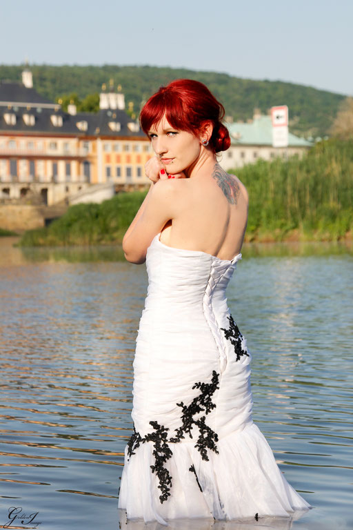 Braut in Pillnitz an der Elbe