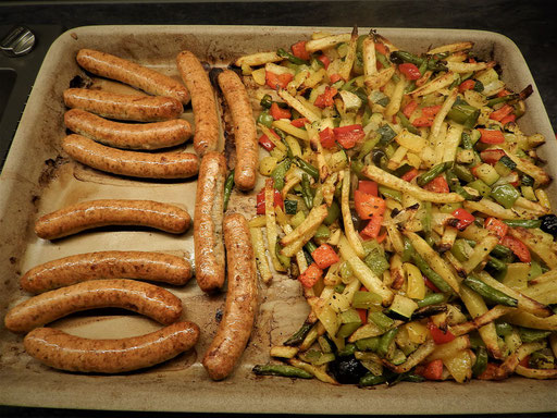 Ofengemüse mit Bratwurst