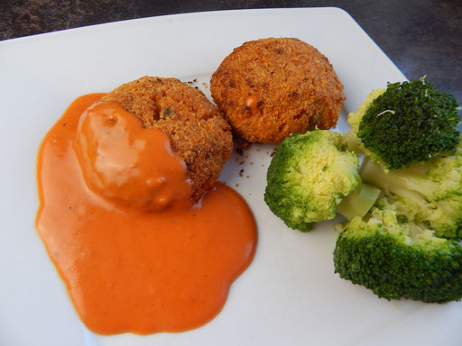Reis Frikadellen mit Tomatensoße