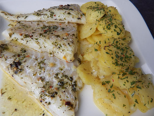 Fischfilet mit warmen Kartoffelsalat
