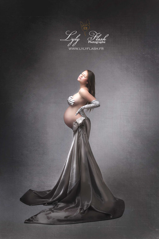 une femme enceinte sublime pour un shooting photo grossesse mode élégant plein de charme une photo vraiment sophistiquée pour ette future maman 