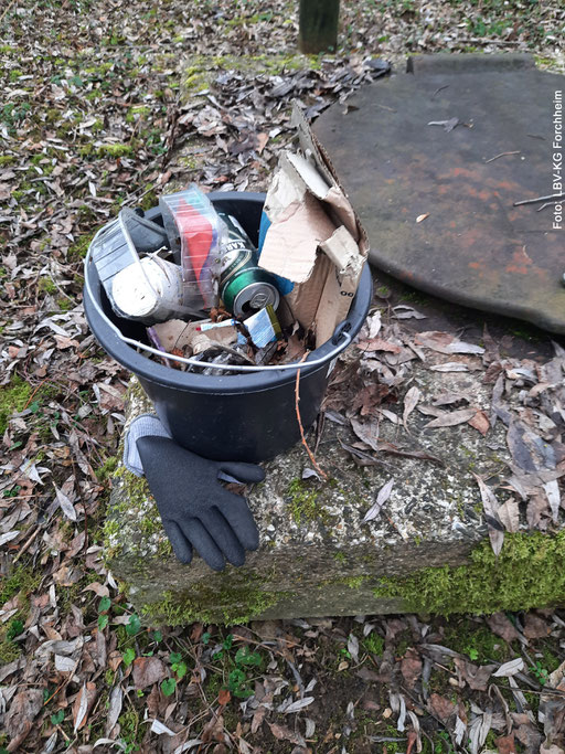 Gesammelter Abfall während der Nistkastenaktion - Foto © Ute Wild