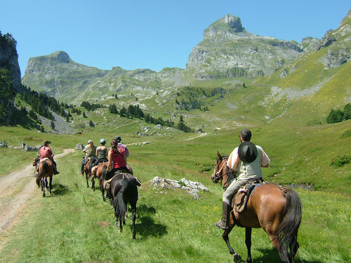 Randonnée à cheval Vallée d'Ossau - www.le-refuge-des-marmottes.com