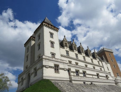 Le château de Pau à 45 min - www.le-refuge-des-marmottes.com