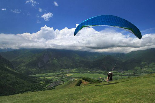 Parapente en Vallée d'Ossau - www.le-refuge-des-marmottes.com