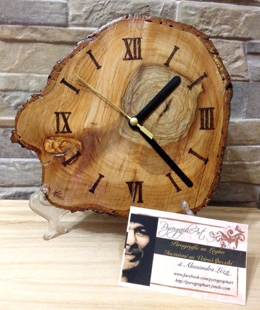 Orologio rustico in legno di Faggio - diametro 15cm