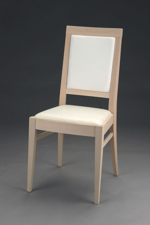 Stuhl Modell HC 100 in Buche! Maße 49 cm tief, 45 cm breit, 97 cm hoch, 49 cm Sitzhöhe