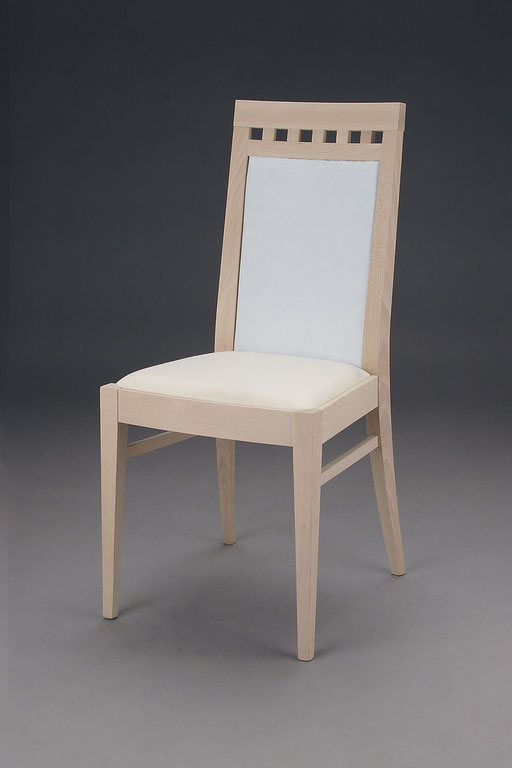Stuhl Modell HC 105 in Buche! Maße: 53 cm tief, 45 cm breit,97 cm hoch, 46 cm Sitzhöhe