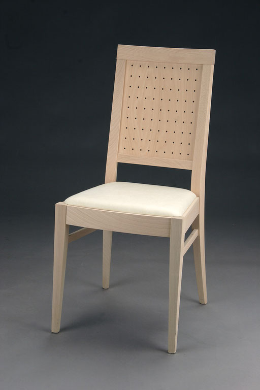 Stuhl Modell HC 118 in Buche! Maße 53 cm tief, 45 cm breit, 97 cm hoch, 46 cm Sitzhöhe