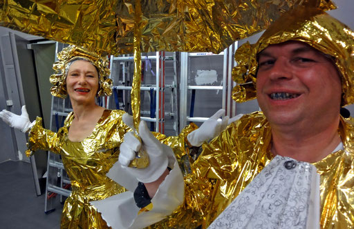LA PLAISIR - Menuet à Deux mit Rüdiger Scheiffele, Anschließend Tanz mit dem ﻿Publikum. 29.8.2015  WKV Stuttgart im Rahmen der Mitgliederausstellung 2015 - "AKTIONSRAUM. Ein Raum, ein Labor - viele Aktionen". ﻿Foto: Jonnie Döbele