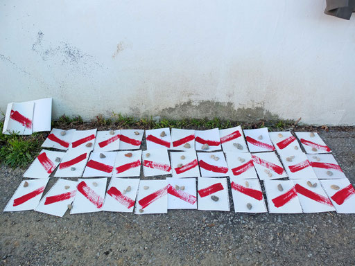 GRENZSTATION Neuhausen. Performative Installation während der Ausstellungseröffnung BLURRING BOUNDARIES, Kunstverein Neuhausen, Rupert-Mayer-Kapelle,  73765 Neuhausen. 13. Juni 2015