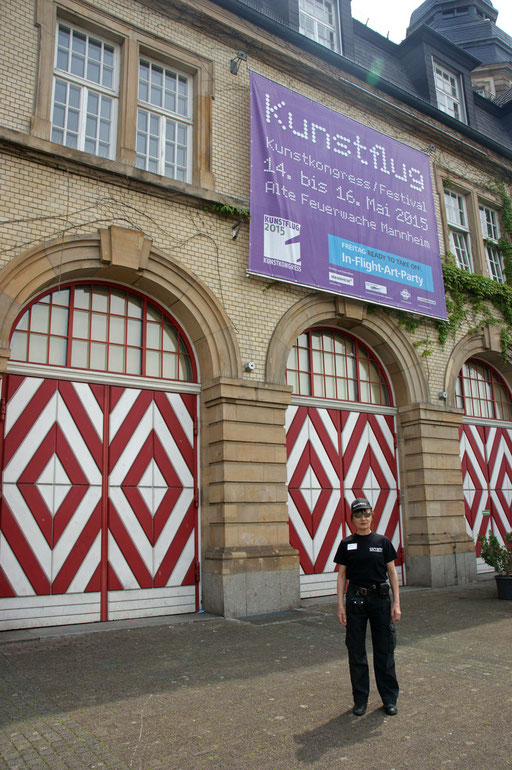 ACH ECHT? Intervention beim "Kunstflug" - Kunstkongress/Festival 14.-16.5.2015, Alte Feuerwache Mannheim, 14. Mai ﻿2015. Foto: Claudia Strohm